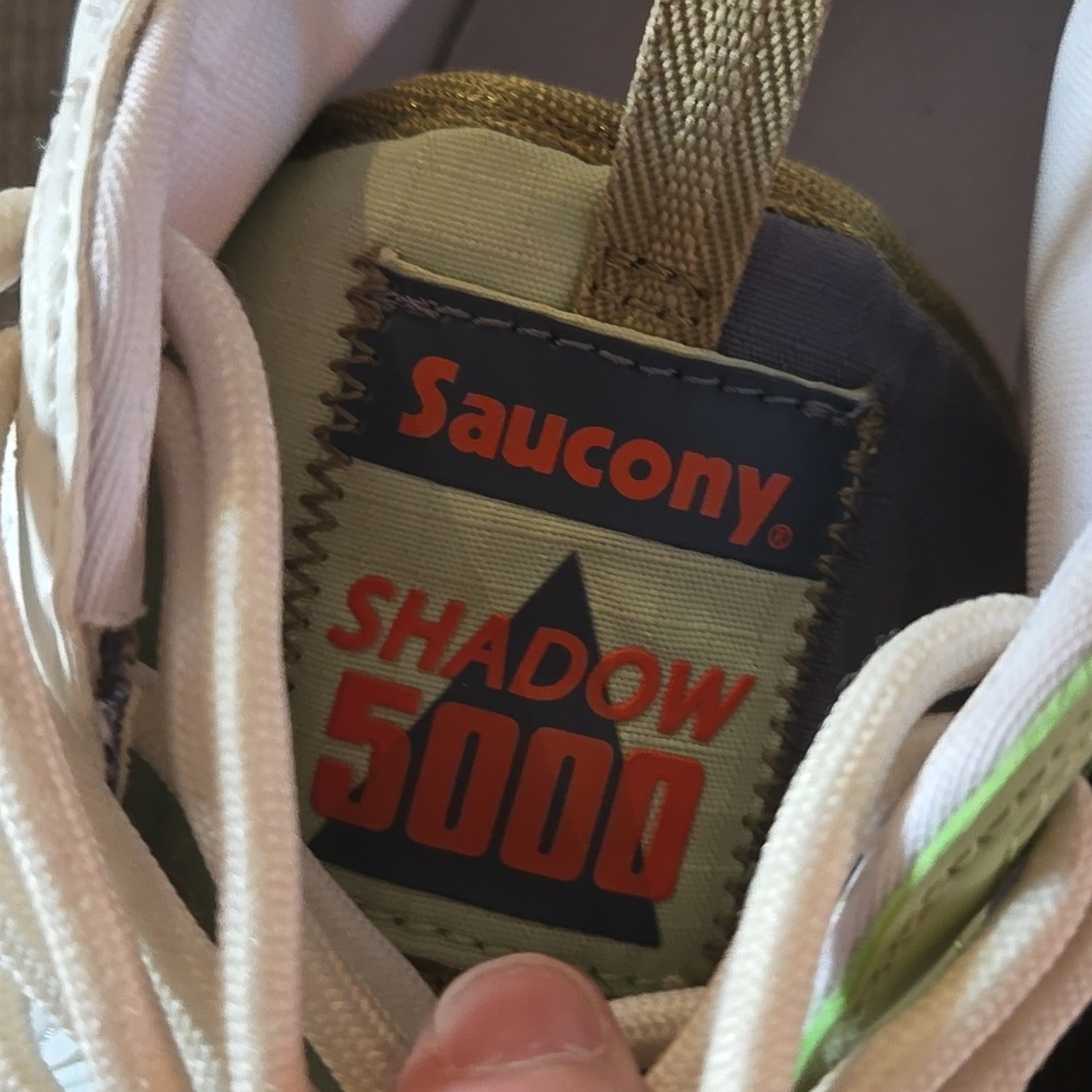 Saucony Shadow 5000 Sneakers in Red, Green, and Blue, Mens 9.5, Unisex, Damaged - Picture 7 of 8